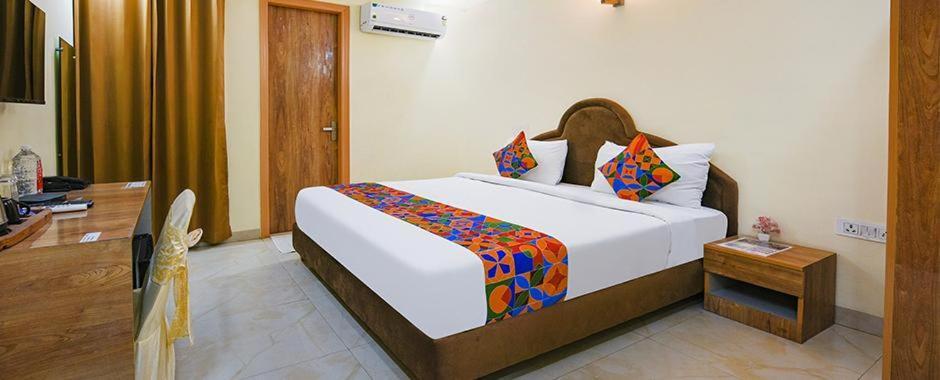 Immense Residency Hotell Faridabad Exteriör bild