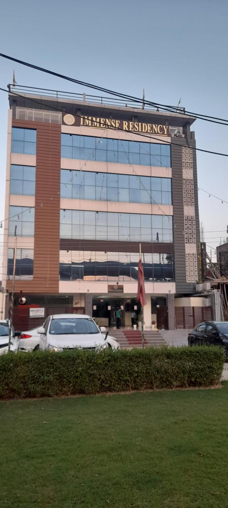 Immense Residency Hotell Faridabad Exteriör bild