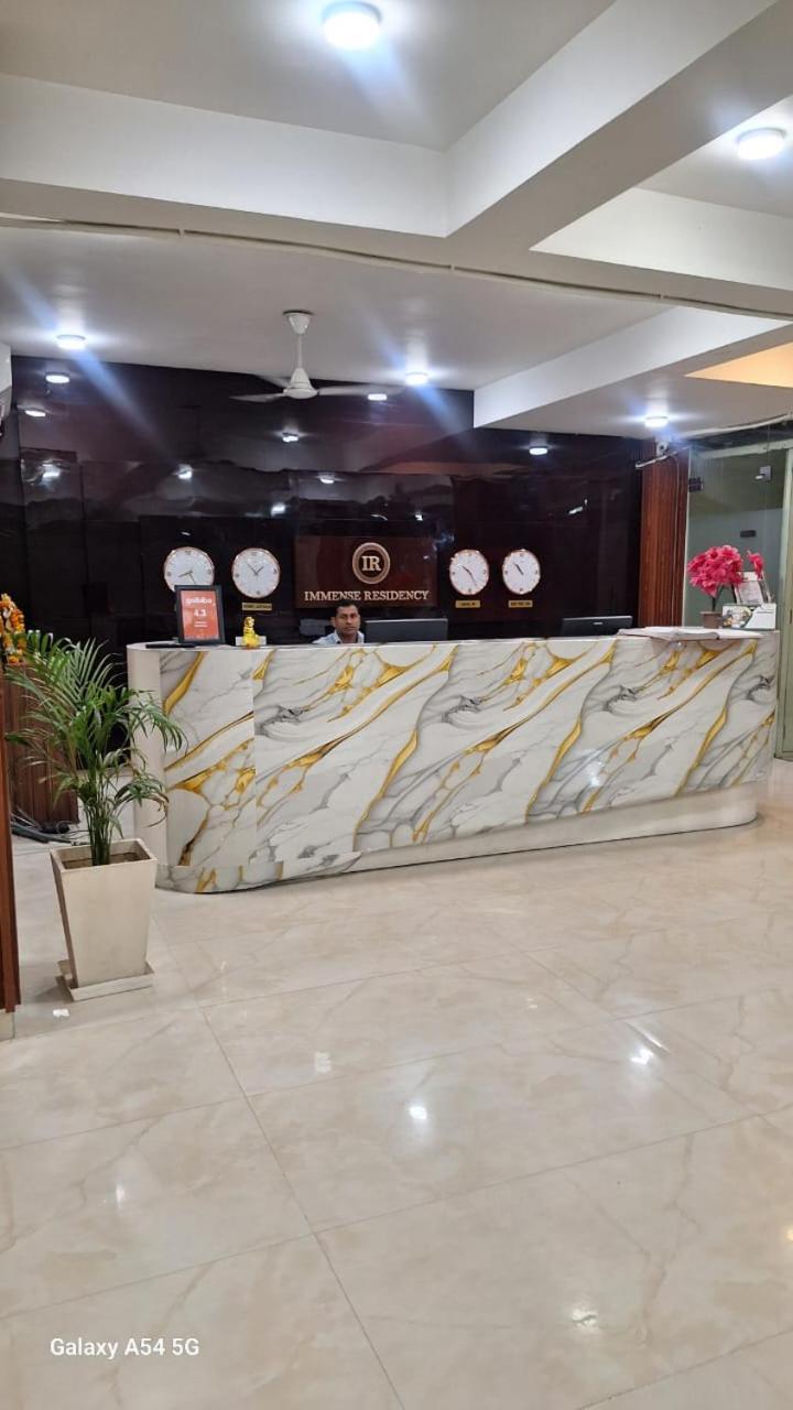 Immense Residency Hotell Faridabad Exteriör bild